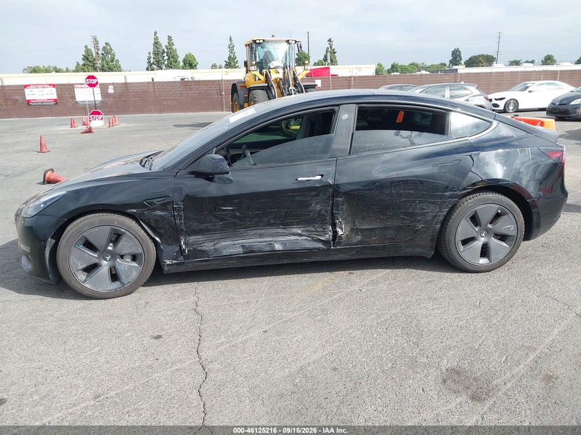 TESLA MODEL 3 - zdjęcie 14