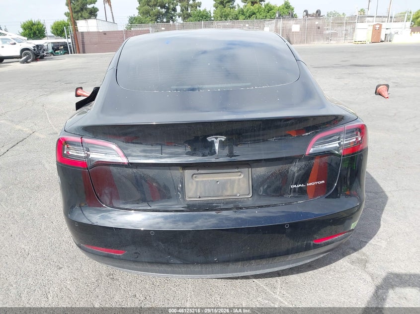 TESLA MODEL 3 - zdjęcie 16
