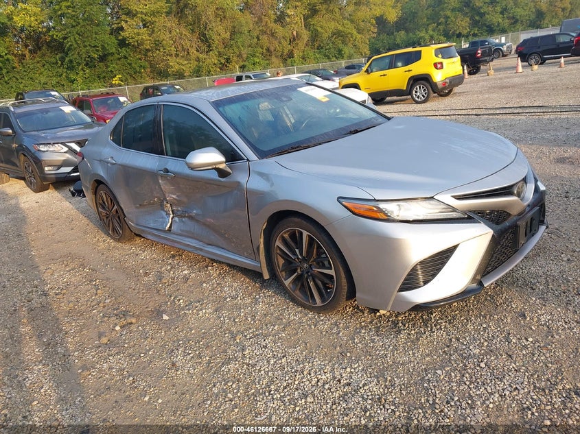 TOYOTA CAMRY - zdjęcie 1