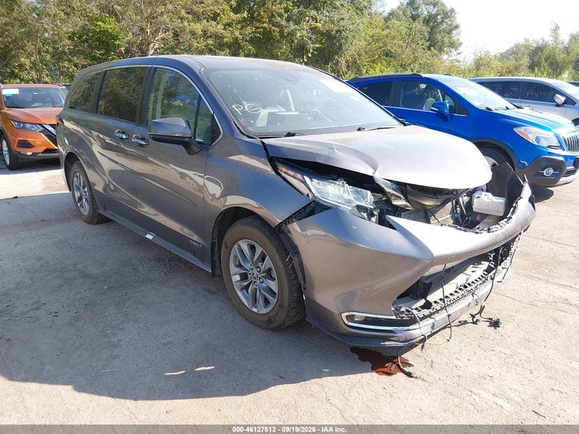 TOYOTA SIENNA - zdjęcie 1