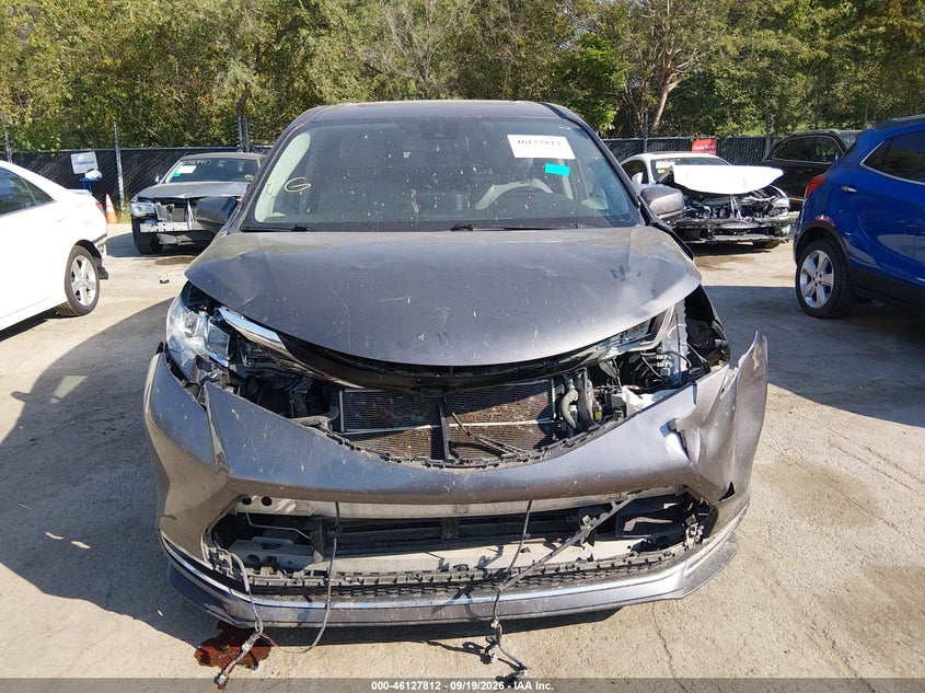 TOYOTA SIENNA - zdjęcie 12