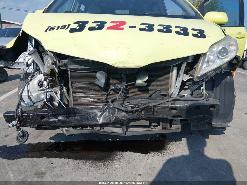 TOYOTA SIENNA - zdjęcie 6