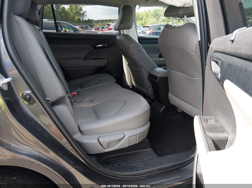 TOYOTA HIGHLANDER - zdjęcie 8