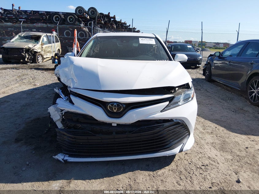 TOYOTA CAMRY - zdjęcie 13