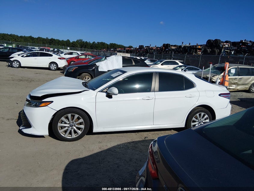 TOYOTA CAMRY - zdjęcie 15