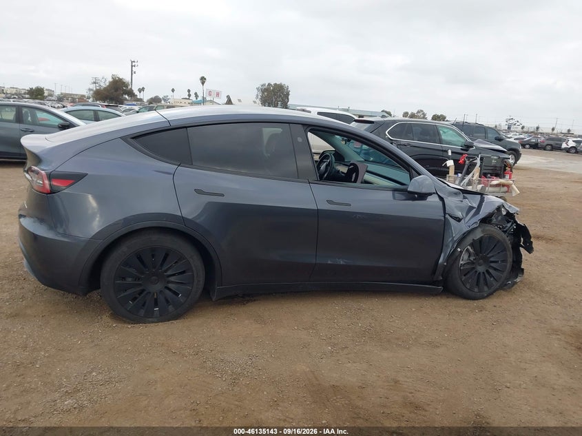 TESLA MODEL Y - zdjęcie 14