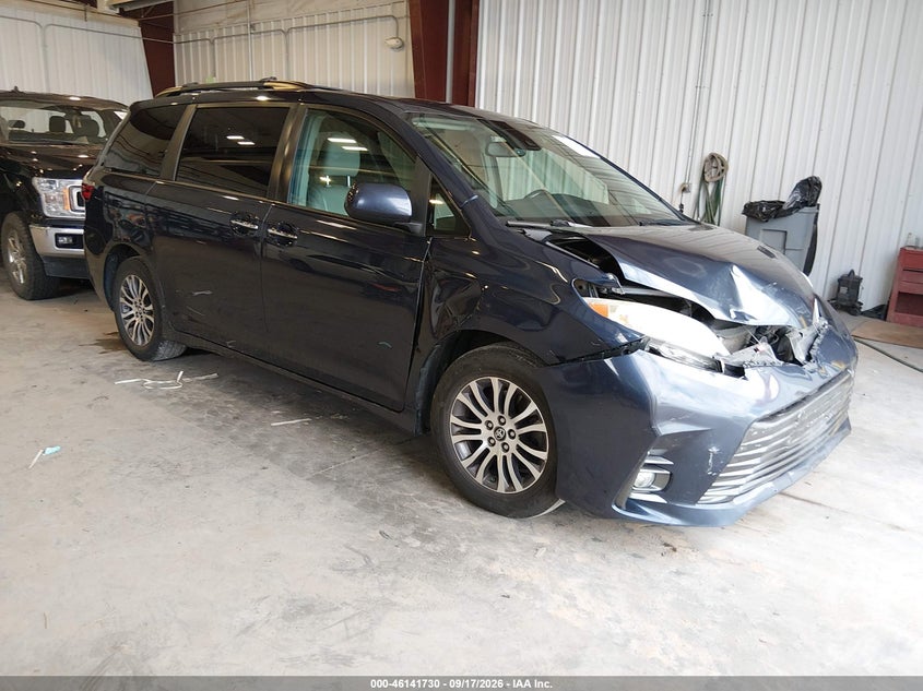 TOYOTA SIENNA - zdjęcie 1