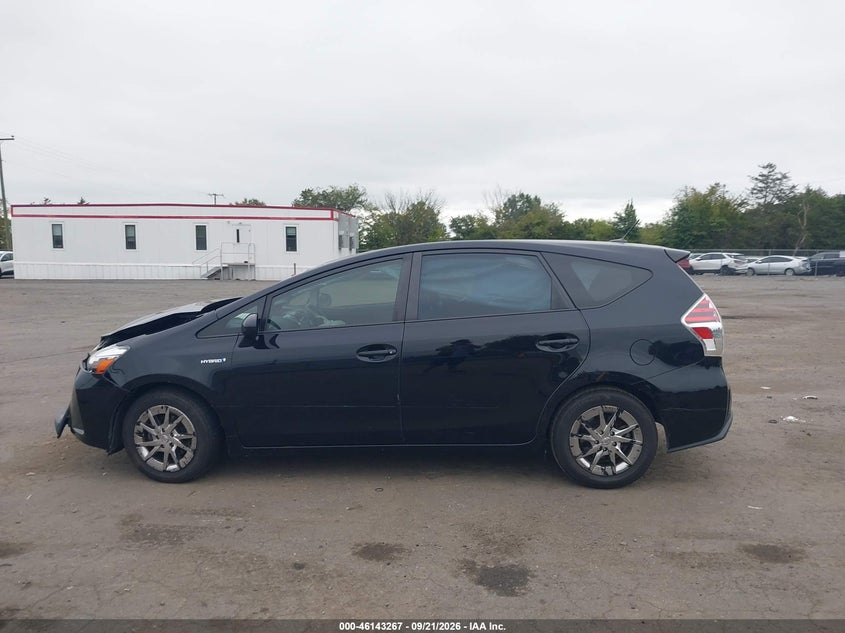 TOYOTA PRIUS V - zdjęcie 14