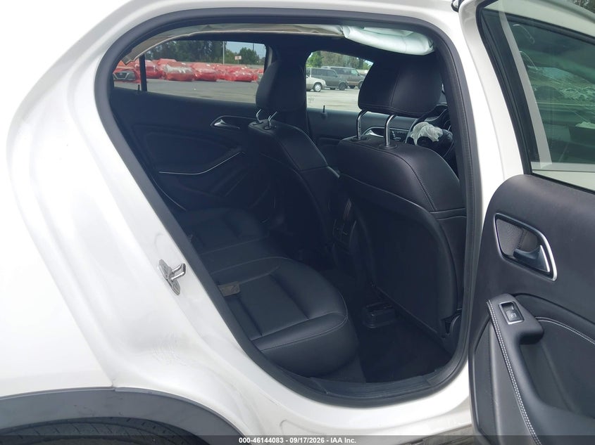 MERCEDES-BENZ GLA 250 - zdjęcie 8