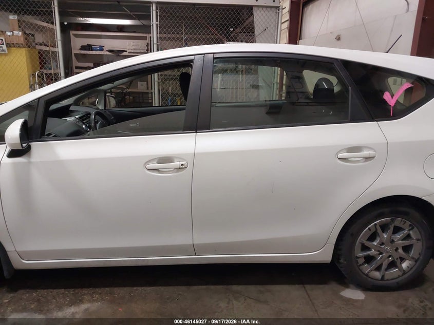 TOYOTA PRIUS V - zdjęcie 14