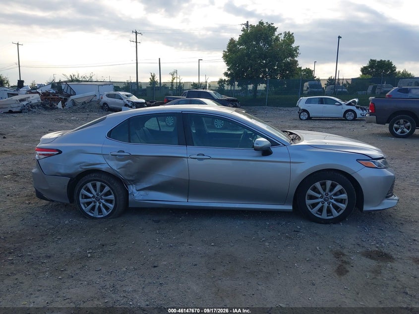 TOYOTA CAMRY - zdjęcie 13