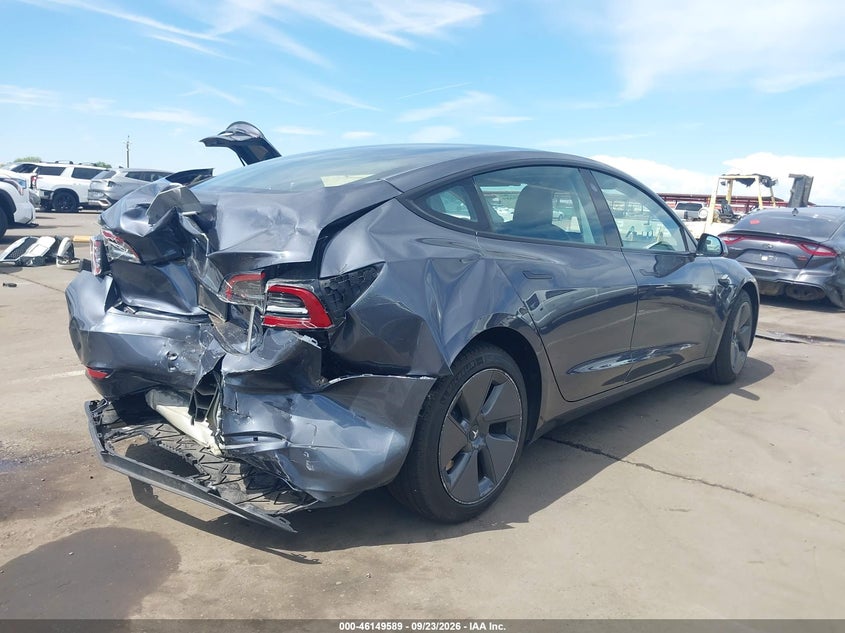 TESLA MODEL 3 - zdjęcie 4