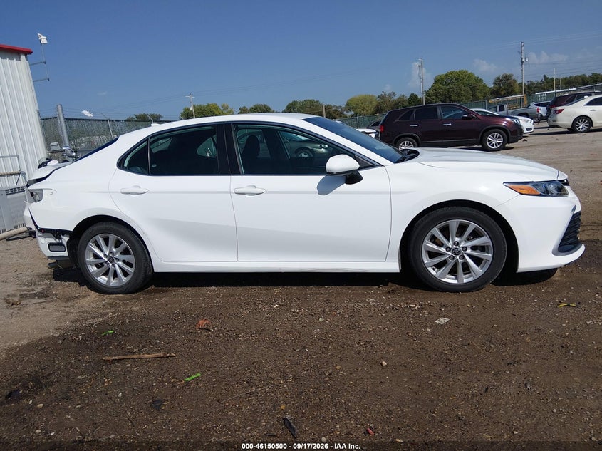 TOYOTA CAMRY - zdjęcie 14
