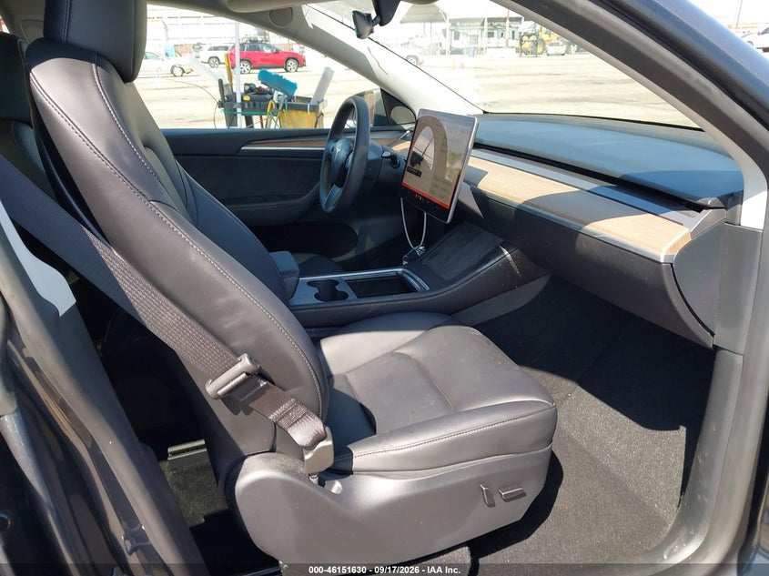 TESLA MODEL Y - zdjęcie 5