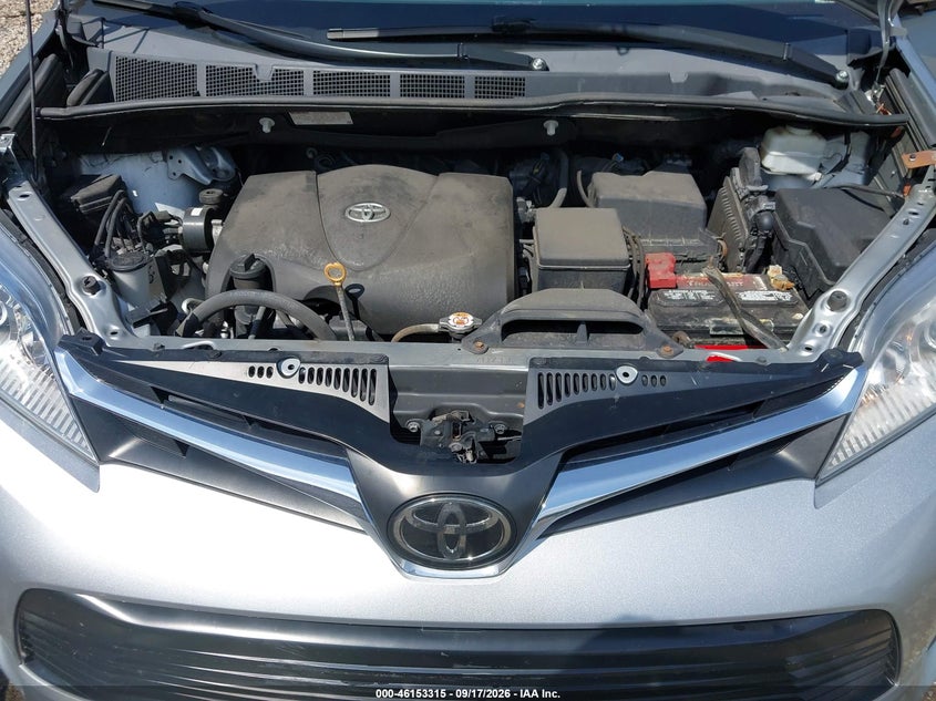TOYOTA SIENNA - zdjęcie 10