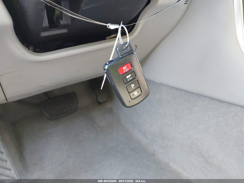 TOYOTA CAMRY HYBRID - zdjęcie 11