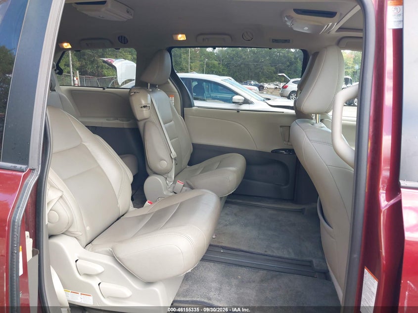 TOYOTA SIENNA - zdjęcie 8