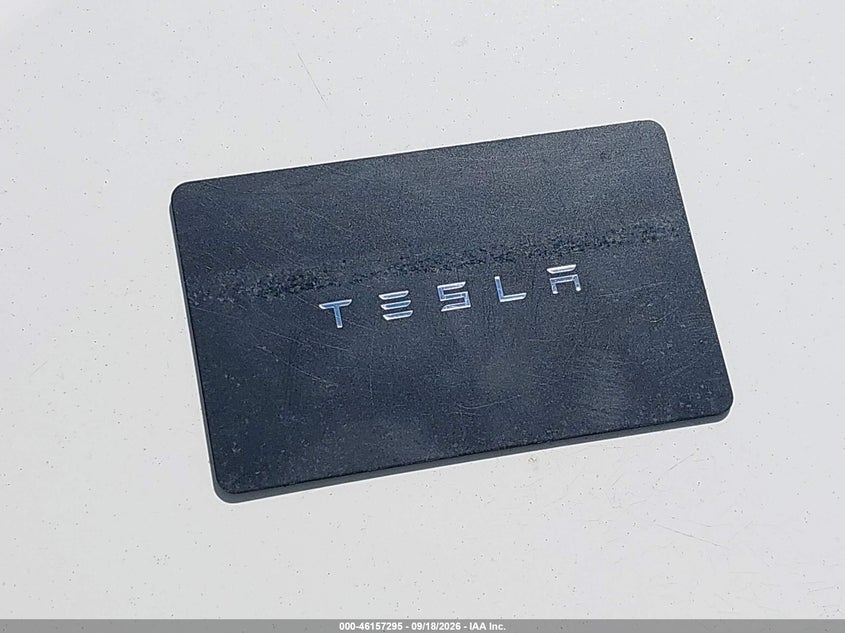 TESLA MODEL 3 - zdjęcie 10