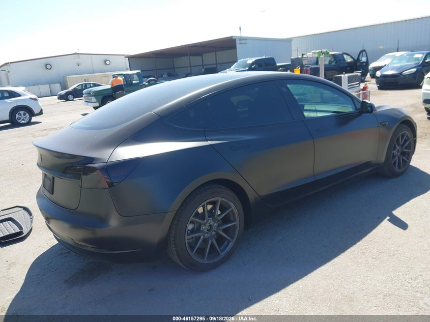 TESLA MODEL 3 - zdjęcie 4
