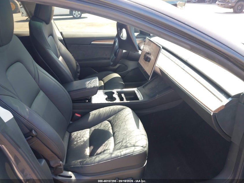 TESLA MODEL 3 - zdjęcie 5