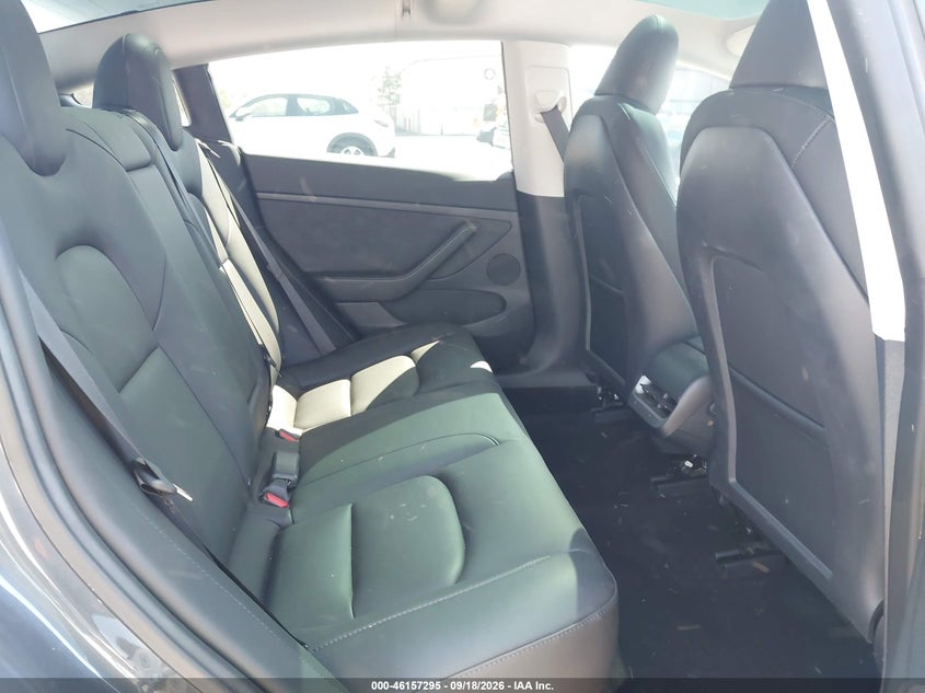 TESLA MODEL 3 - zdjęcie 8