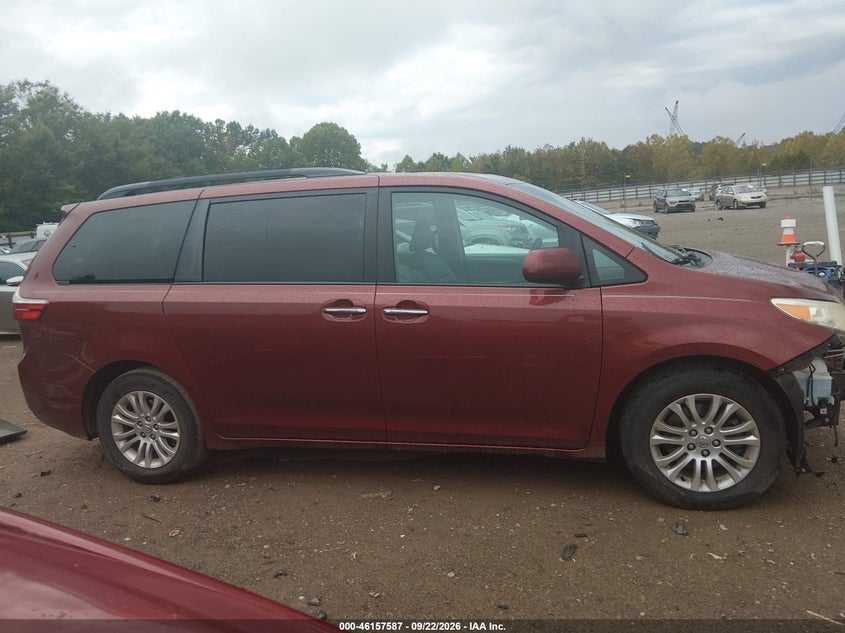 TOYOTA SIENNA - zdjęcie 13