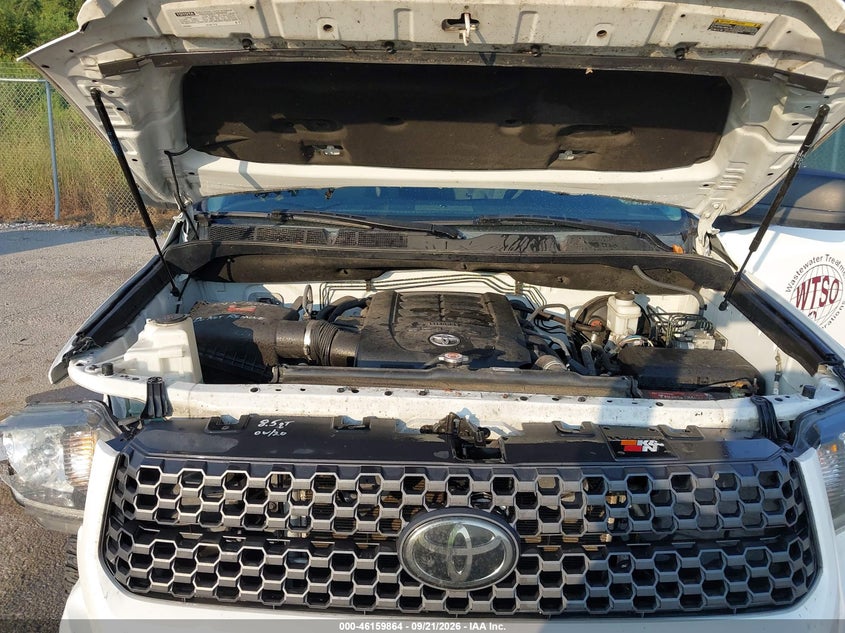 TOYOTA TUNDRA - zdjęcie 10
