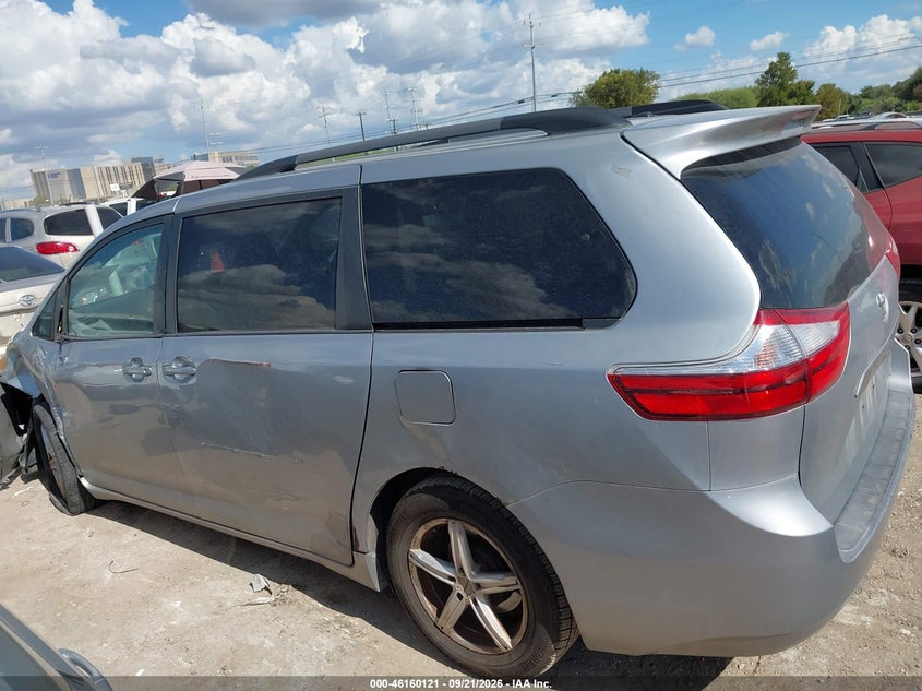 TOYOTA SIENNA - zdjęcie 15