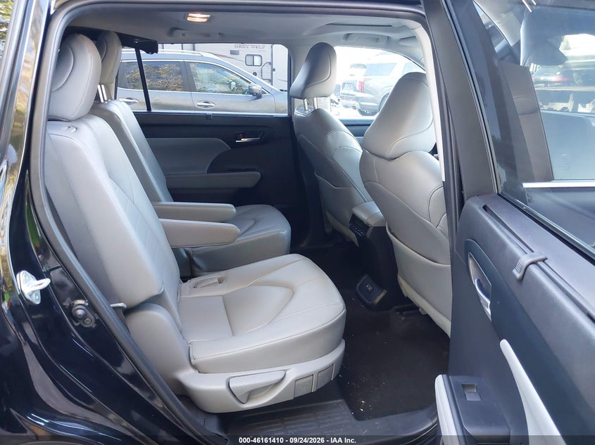 TOYOTA HIGHLANDER - zdjęcie 8