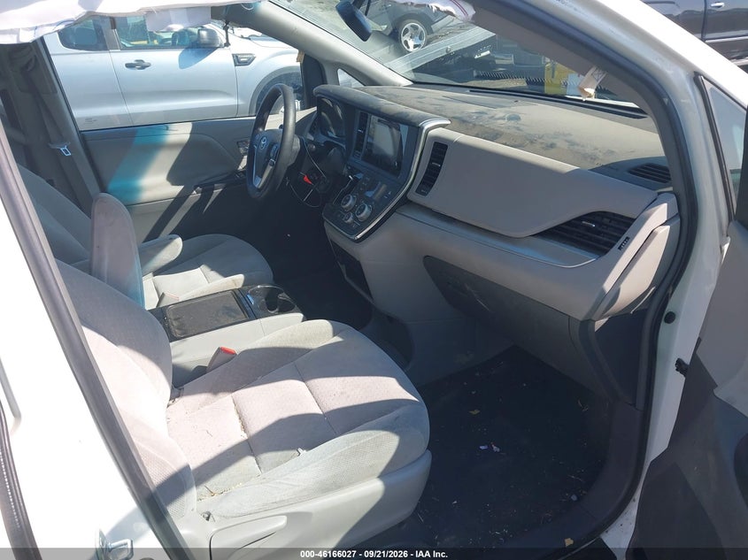 TOYOTA SIENNA - zdjęcie 5