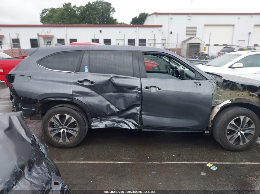 TOYOTA HIGHLANDER - zdjęcie 13