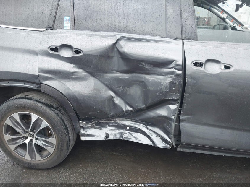TOYOTA HIGHLANDER - zdjęcie 17