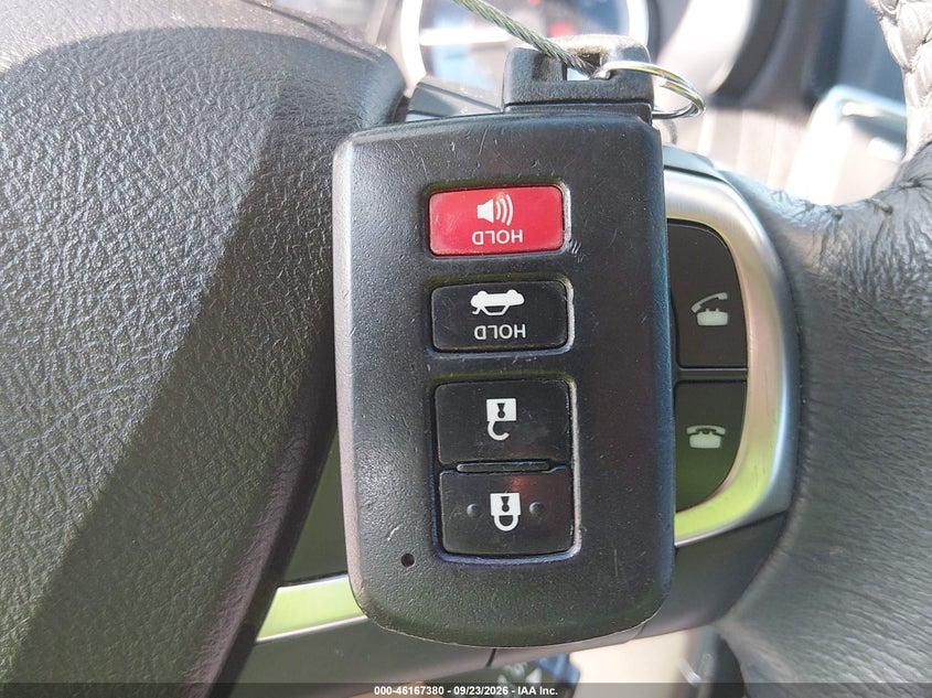 TOYOTA CAMRY - zdjęcie 11