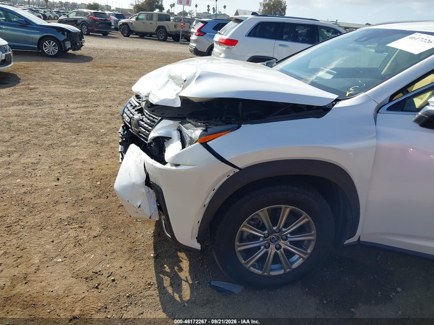LEXUS NX 300 - zdjęcie 17
