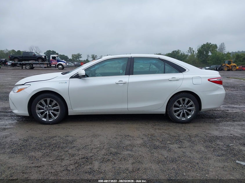 TOYOTA CAMRY HYBRID - zdjęcie 14