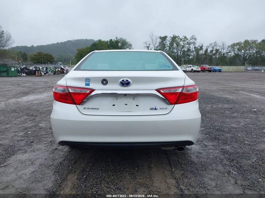 TOYOTA CAMRY HYBRID - zdjęcie 16