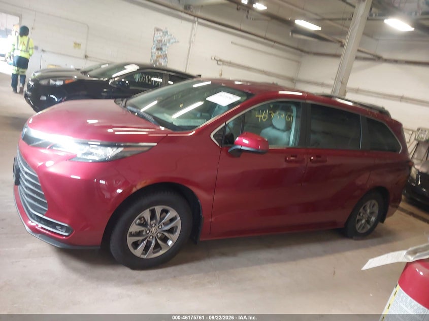 TOYOTA SIENNA - zdjęcie 14
