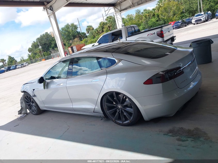 TESLA MODEL S - zdjęcie 13