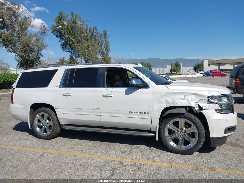 CHEVROLET SUBURBAN - zdjęcie 13