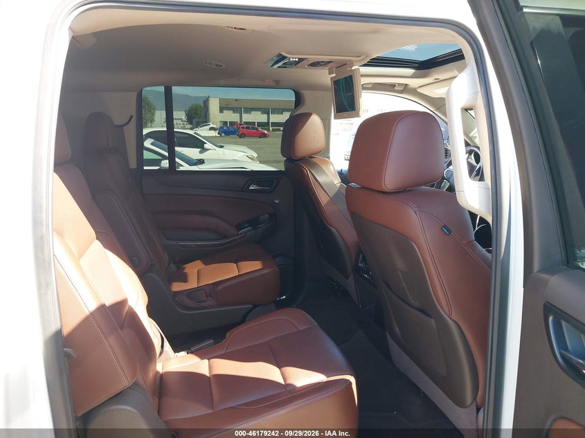 CHEVROLET SUBURBAN - zdjęcie 8