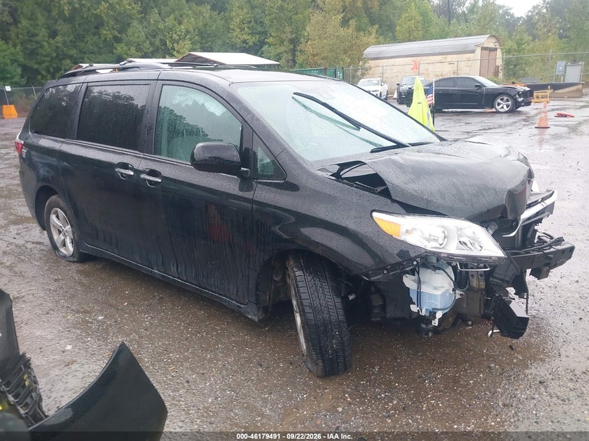 TOYOTA SIENNA - zdjęcie 1