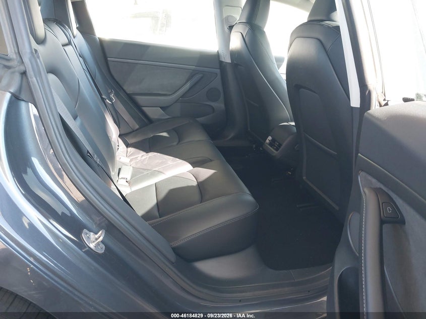 TESLA MODEL 3 - zdjęcie 8