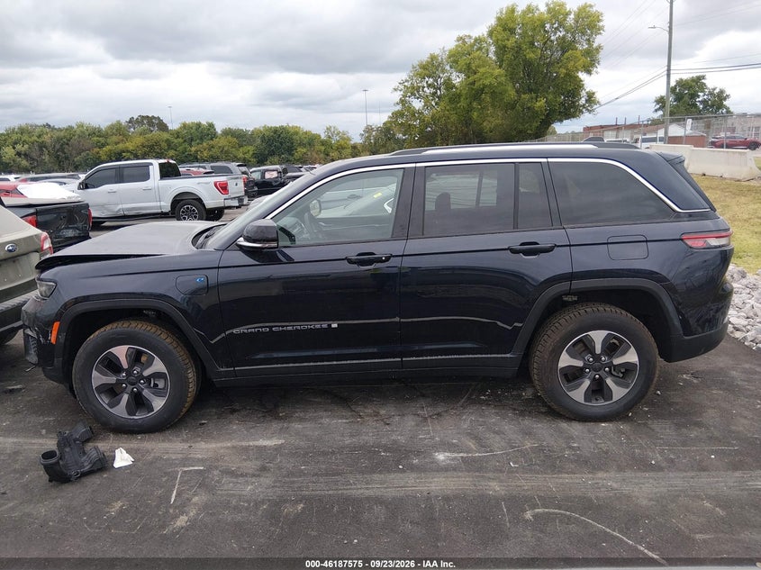 JEEP GRAND CHEROKEE 4XE - zdjęcie 14
