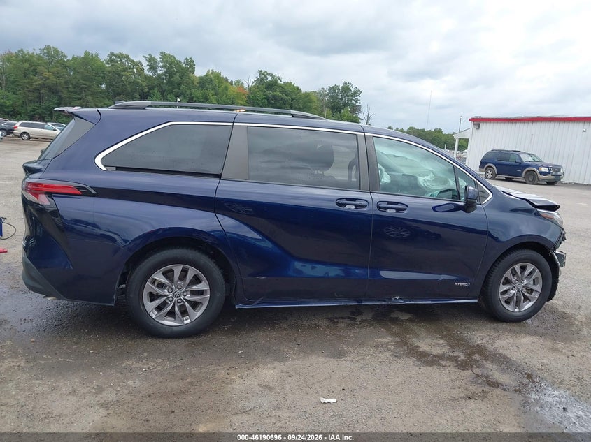TOYOTA SIENNA - zdjęcie 13