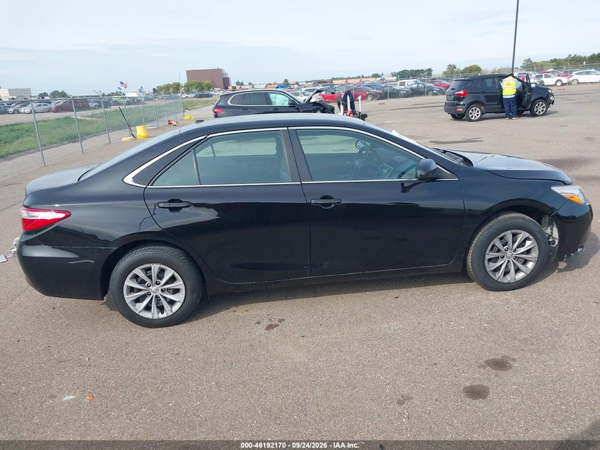 TOYOTA CAMRY - zdjęcie 13
