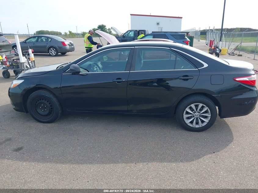 TOYOTA CAMRY - zdjęcie 14