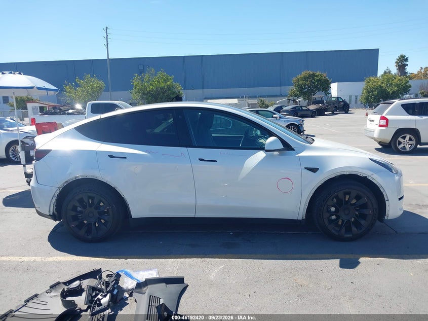TESLA MODEL Y - zdjęcie 14