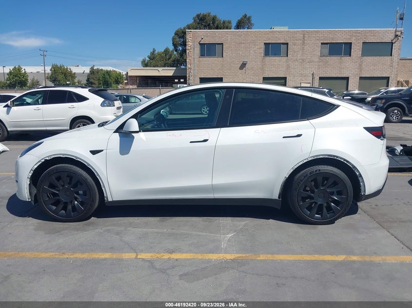 TESLA MODEL Y - zdjęcie 15