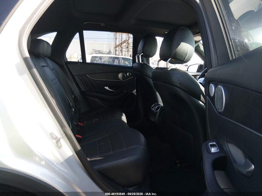 MERCEDES-BENZ GLC 300 - zdjęcie 8