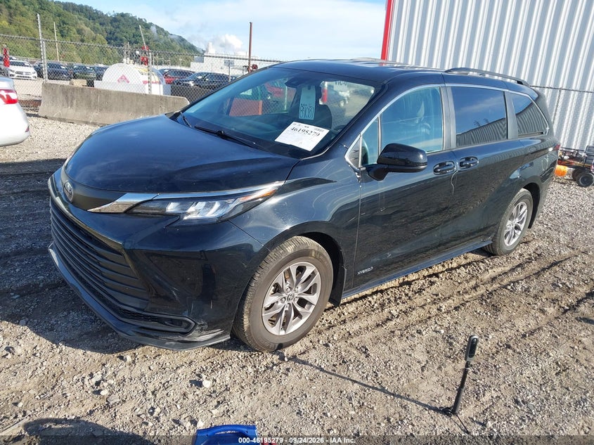 TOYOTA SIENNA - zdjęcie 2